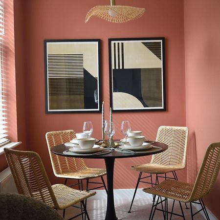 Elegant Apartment On Historic Cobbled High St Shrewsbury Town Centre Buitenkant foto